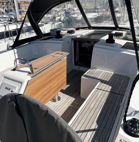 Sailboat BAVARIA YACHTS C42 12.9m