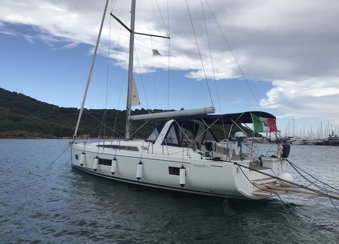 Sailboat BENETEAU OCEANIS 51.1 15.94m