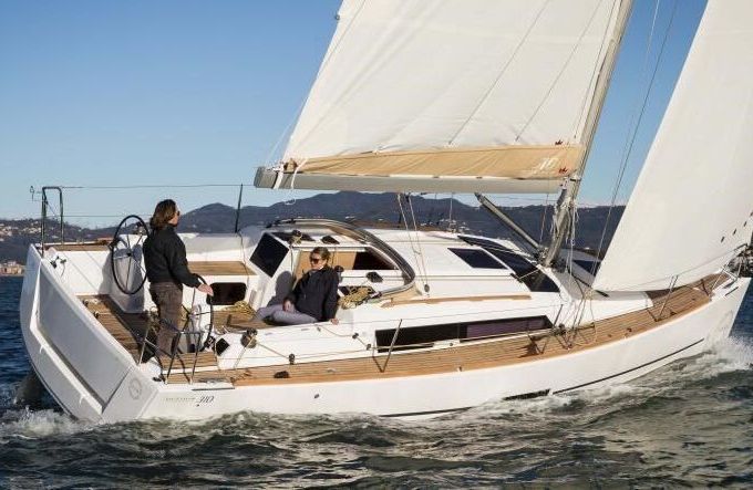 Sailboat DUFOUR 310 GRANG LARGE 9m