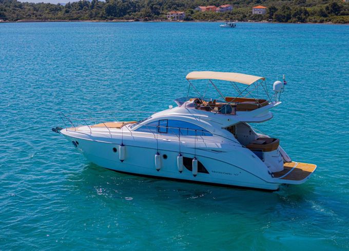 Motor yacht Bénéteau Monte Carlo 47 Fly 870hp