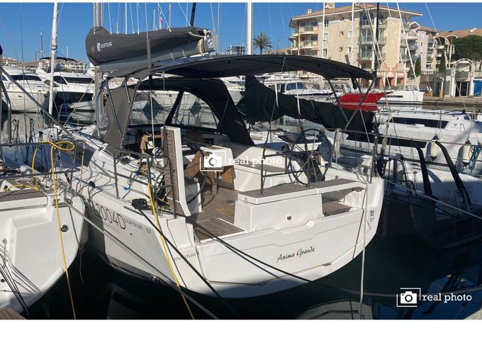 Sailboat Dufour 37 10m