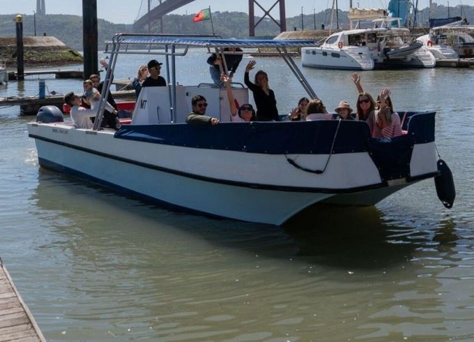 Motorboat But Cat 200hp