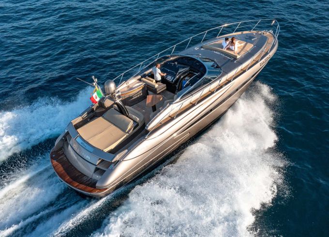 Motor yacht Riva Rivale 52 1800hp