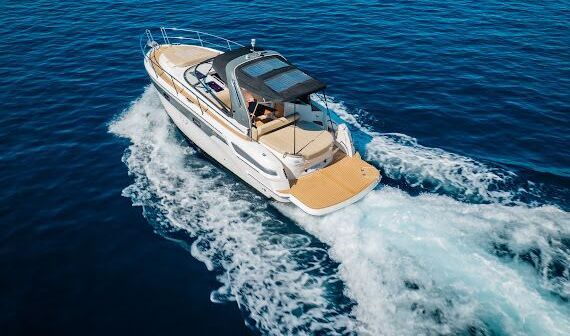 Motorboat Bavaria S29 480hp