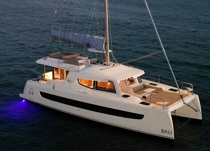 Catamaran Catana Group Bali 4.4 - 4 + 1 cab. 13.5m