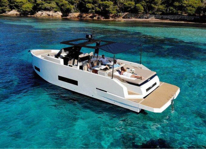 Motorboat DE ANTONIO D42 300hp