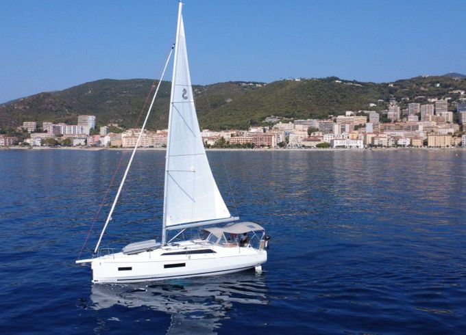 Sailboat BENETEAU OCEANIS 37.1 11m