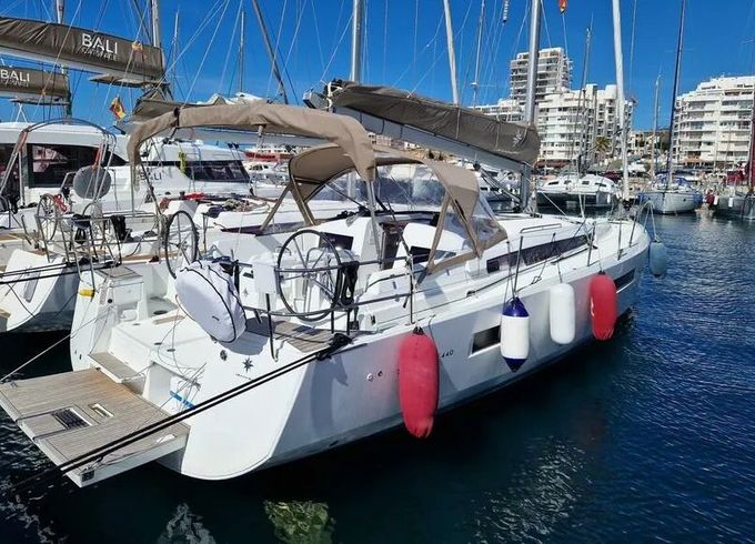 Sailboat Jeanneau Sun Odyssey 440 14m