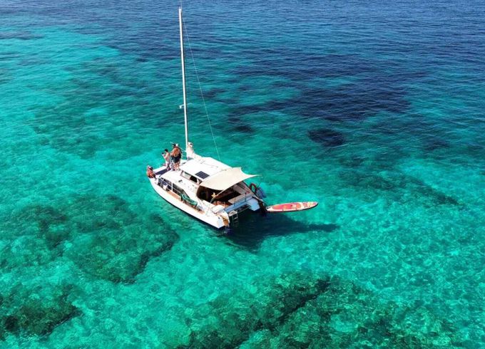 Catamaran J.K Pipe &amp; Sons LTD BobCat Catamaran 8M 8m