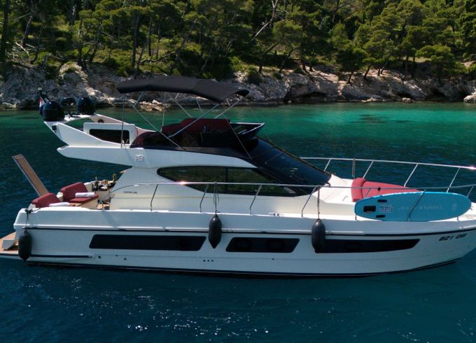 Motorboat Ferretti 43 FLY 850hp