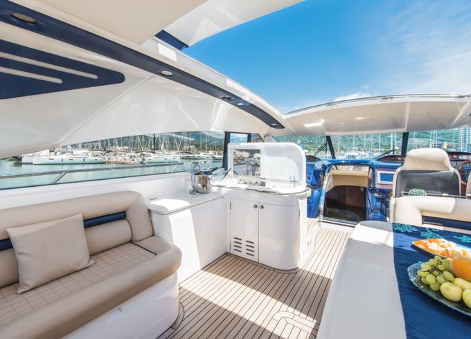 Motorboat PRINCESS V65 2600hp