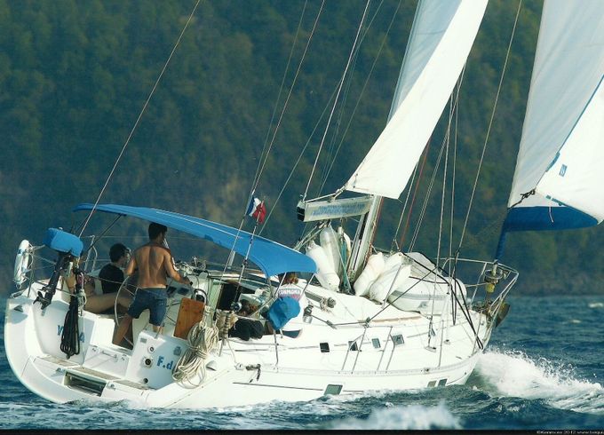 Sailboat Beneteau Oceanis 440 14m
