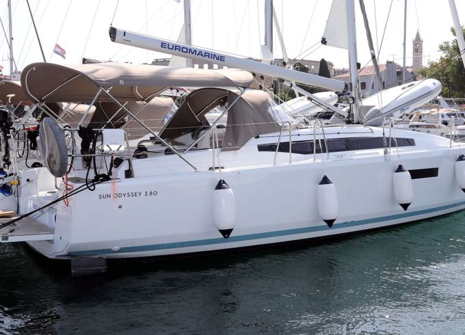 Sailboat Sun Odyssey 380 11m