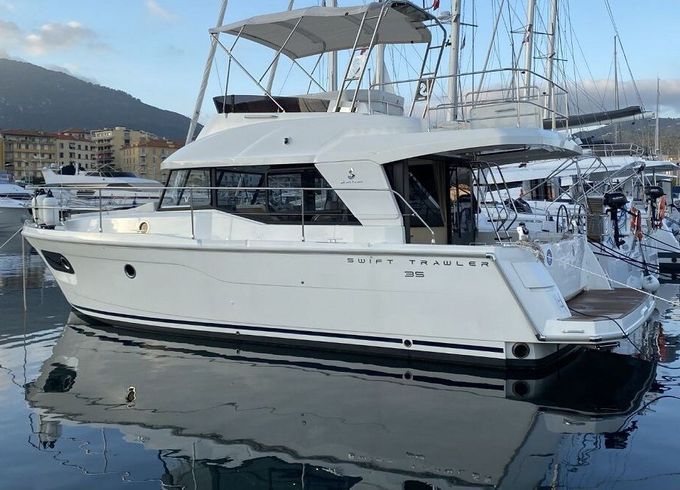 Motorboat BENETEAU SWIFT TRAWLER 35 425hp