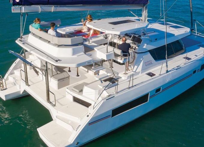 Catamaran Moorings 4500L 13m