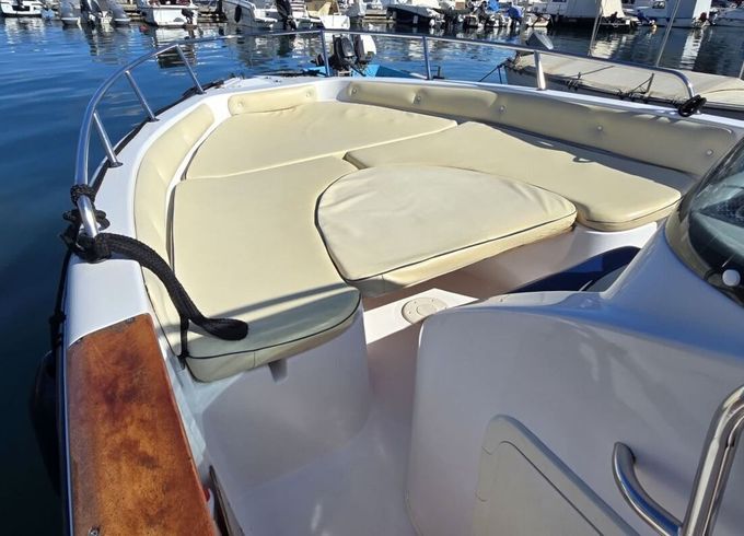 Motorboat Mano Marine mano