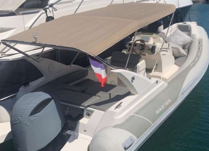 Motorboat Master 700 200hp