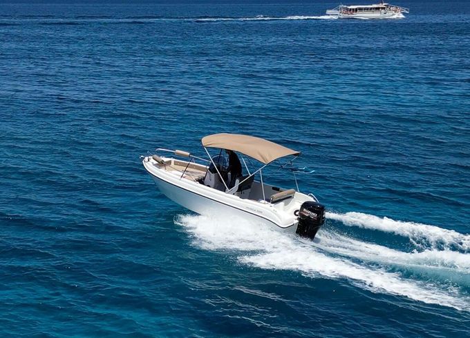 Motorboat Karel Ithaca 90hp
