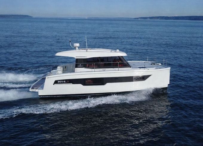Catamaran Fountaine Pajot MY4S 11m