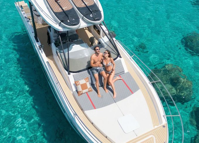 Motorboat Saver Saver 330sport 11 metri incluso water games 600hp