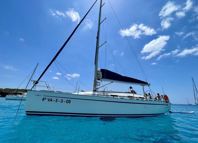 Sailboat Bavaria 42 13m