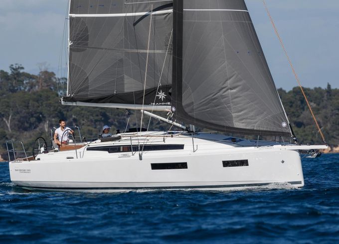 Sailboat Jeanneau Sun Odyssey 350 - 2 cab. 10m