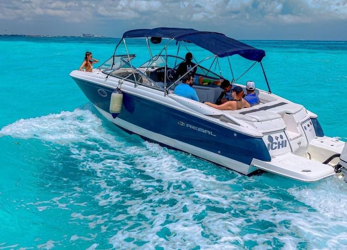 Motorboat Regal 2700 250hp