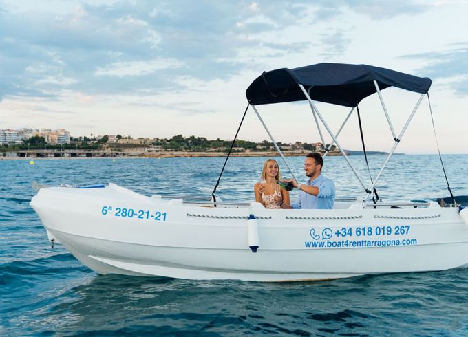 Boat without licence  Barco sin titulación Tarragona 15hp