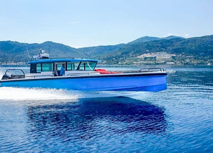 Motorboat Axopar 37XC Cross Cabin 600hp