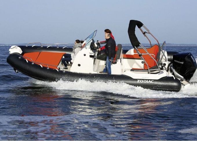 Motorboat ZODIAC MEDLINE 6.80