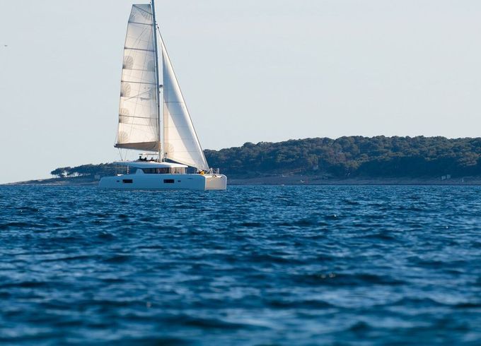 Catamaran Lagoon-Bénéteau Lagoon 42 - 3 + 2 cab. 12m