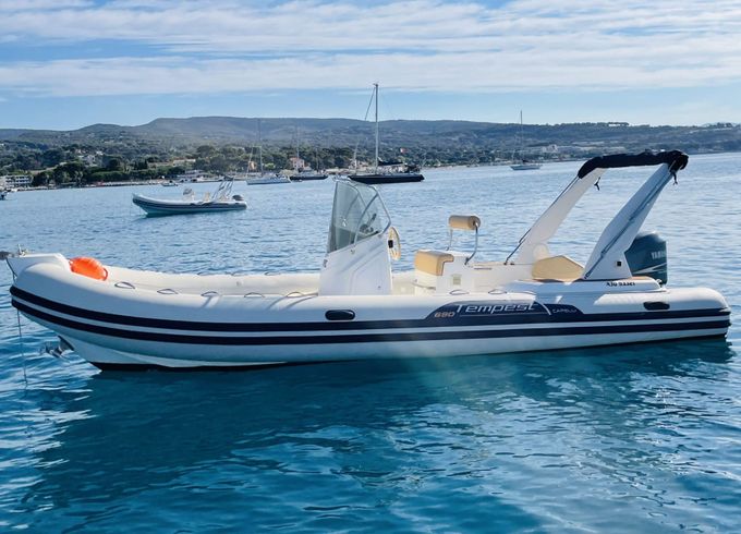 Motorboat Capelli Tempest 690 200hp