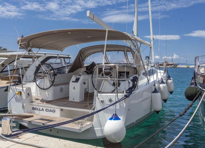Sailboat Sun Odyssey 410 12m