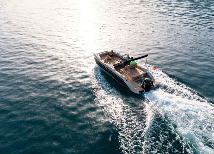 Motorboat Bulldog 600 150hp