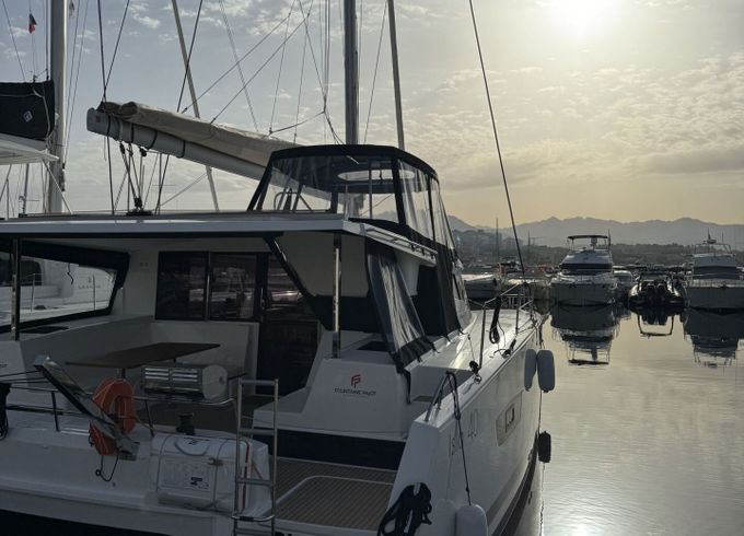Catamaran FOUNTAINE PAJOT ISLA 40 11m