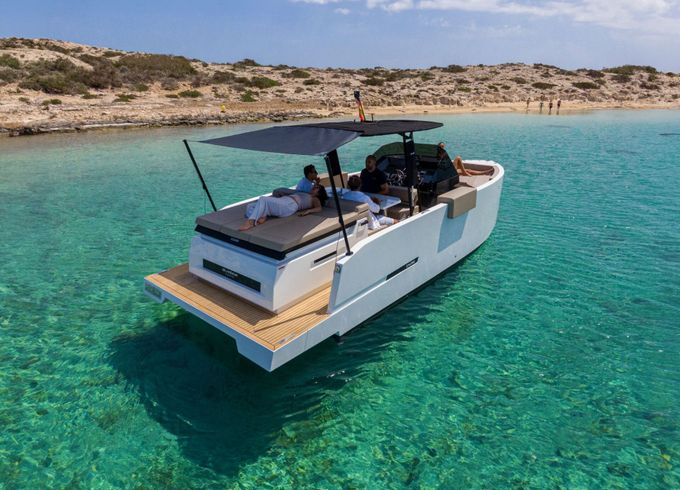 Motorboat De Antonio D28 200hp