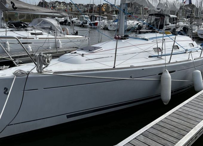 Sailboat Beneteau FIRST 31.7 9.85m