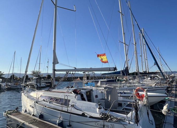 Sailboat Beneteau Oceanis 31 10m