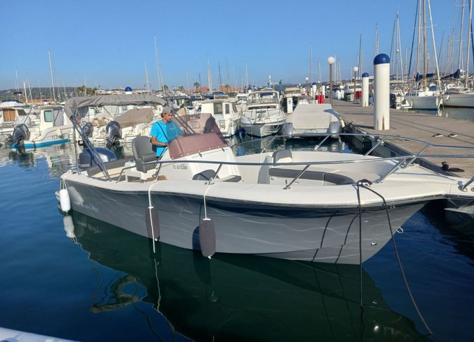 Motorboat WHITE SHARK 240 CC 225hp