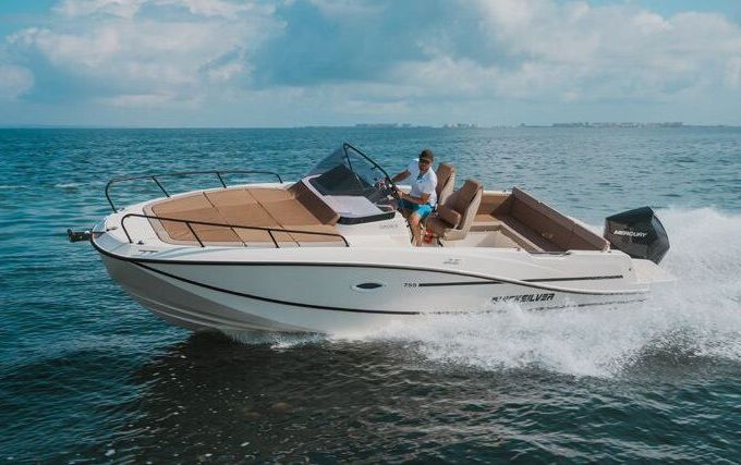 Motorboat Quicksilver 755 Sundeck 250hp