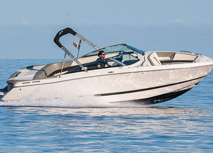 Motorboat Four Winns 265 300hp