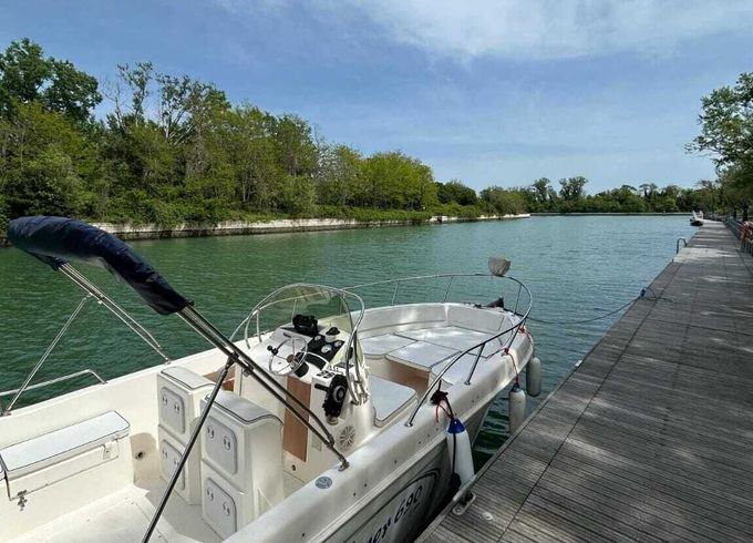 Motorboat Saver 690 Open 200hp