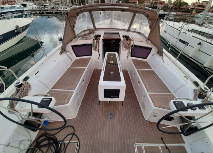 Sailboat Dufour 430 13m