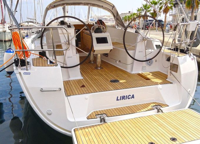 Sailboat BAVARIA 37 CRUISER 11m