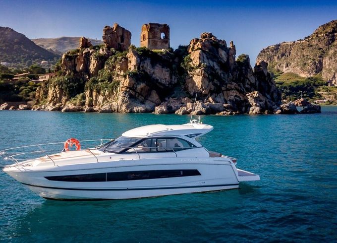 Motorboat Jeanneau Leader 40 600hp