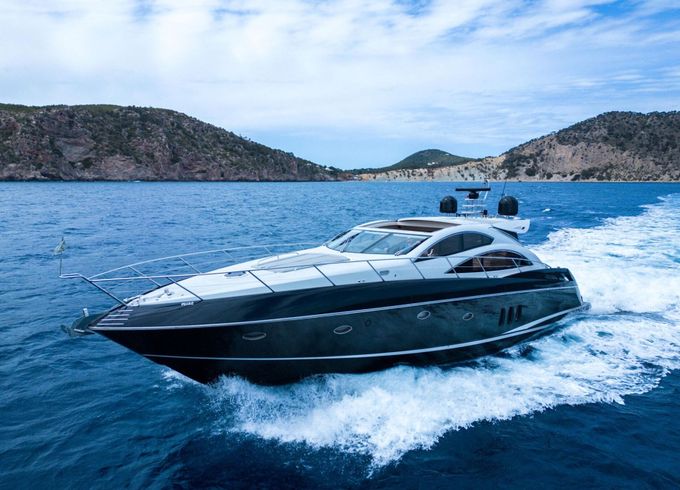 Motor yacht Sunseeker Predator 62 1600hp
