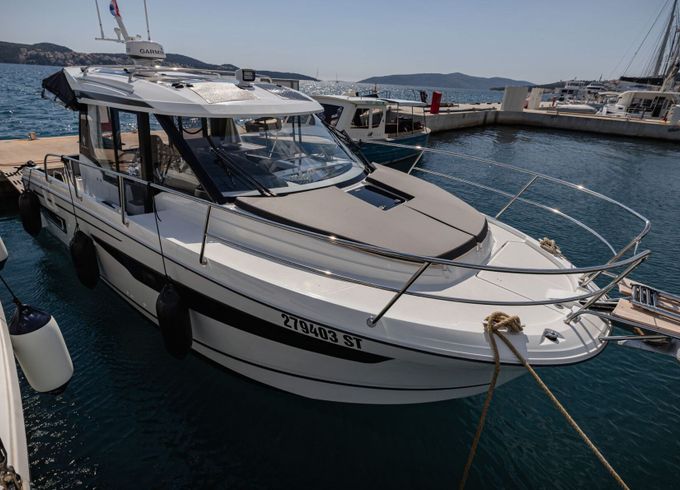 Motorboat Jeanneau Merry Fisher 895 Offshore 350hp