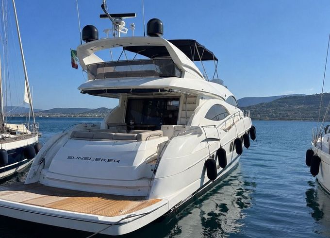 Motor yacht Sunseeker Manhattan 74 2600hp