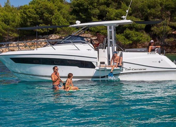 Motorboat Jeanneau CAP CAMARAT 10.5 300hp