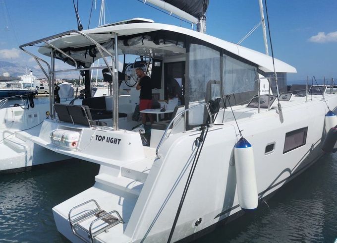 Catamaran Lagoon-Bénéteau Lagoon 42 - 4 + 2 cab. 12m